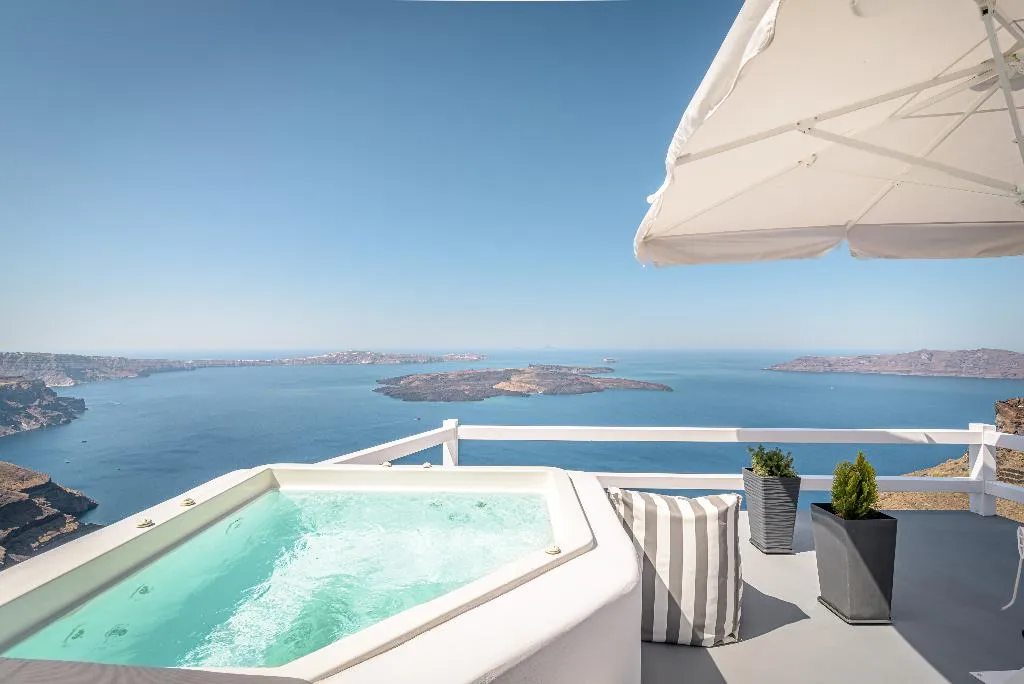 JUNIOR SUITE WITH JACUZZI Room, Avianto Luxury Suites, Santorini