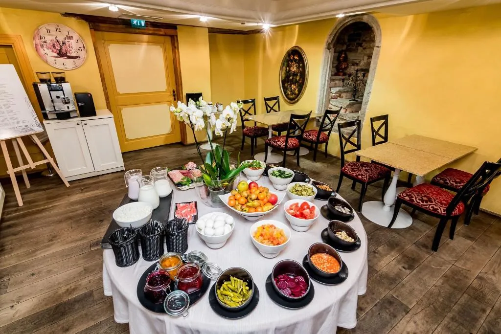 Restaurant, Meriton Old Town Garden, Tallinn