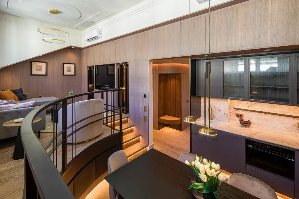 APARTMENT FOUR BEDROOMS TWO BATHROOMS Room, Art Boutique ApartHotel, Krakow