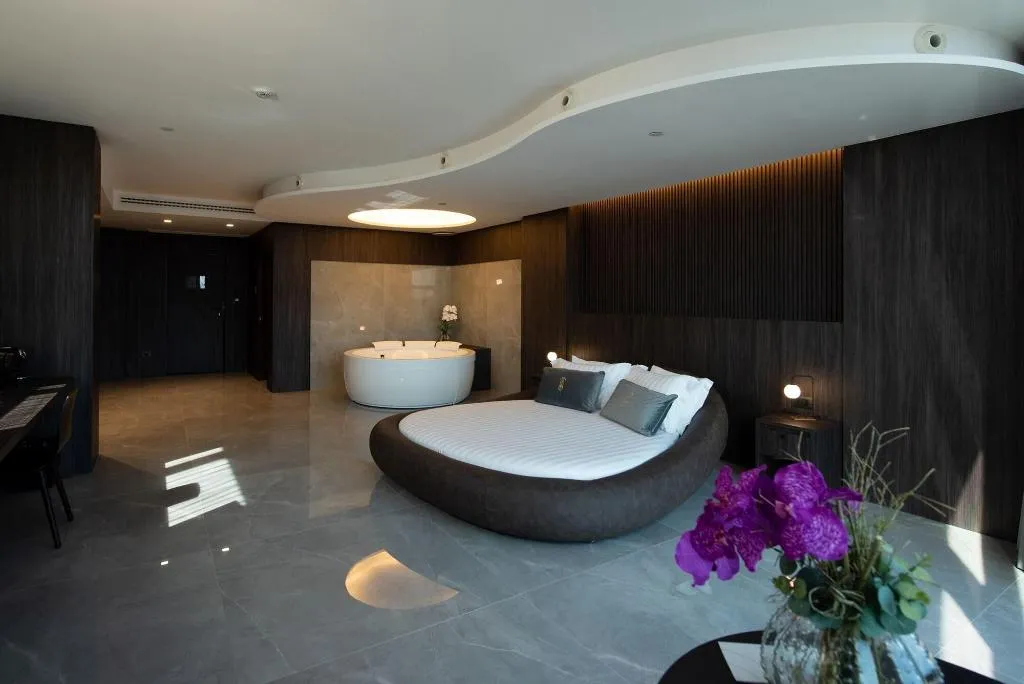 Room, Gold Tower Lifestyle Hotel, Naples