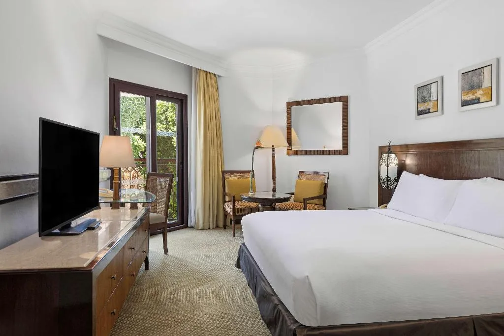DOUBLE GUEST ROOM KING BED Room, Hilton Luxor Resort & Spa, Luxor