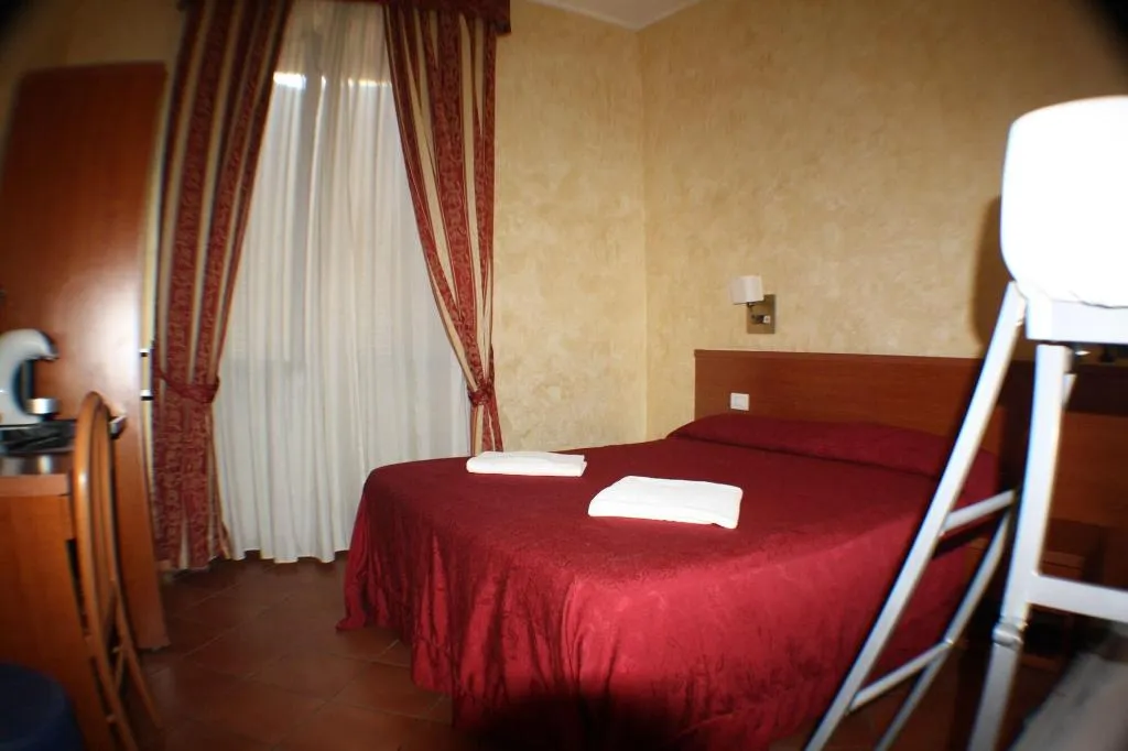 Room, Lam Guest House, Naples