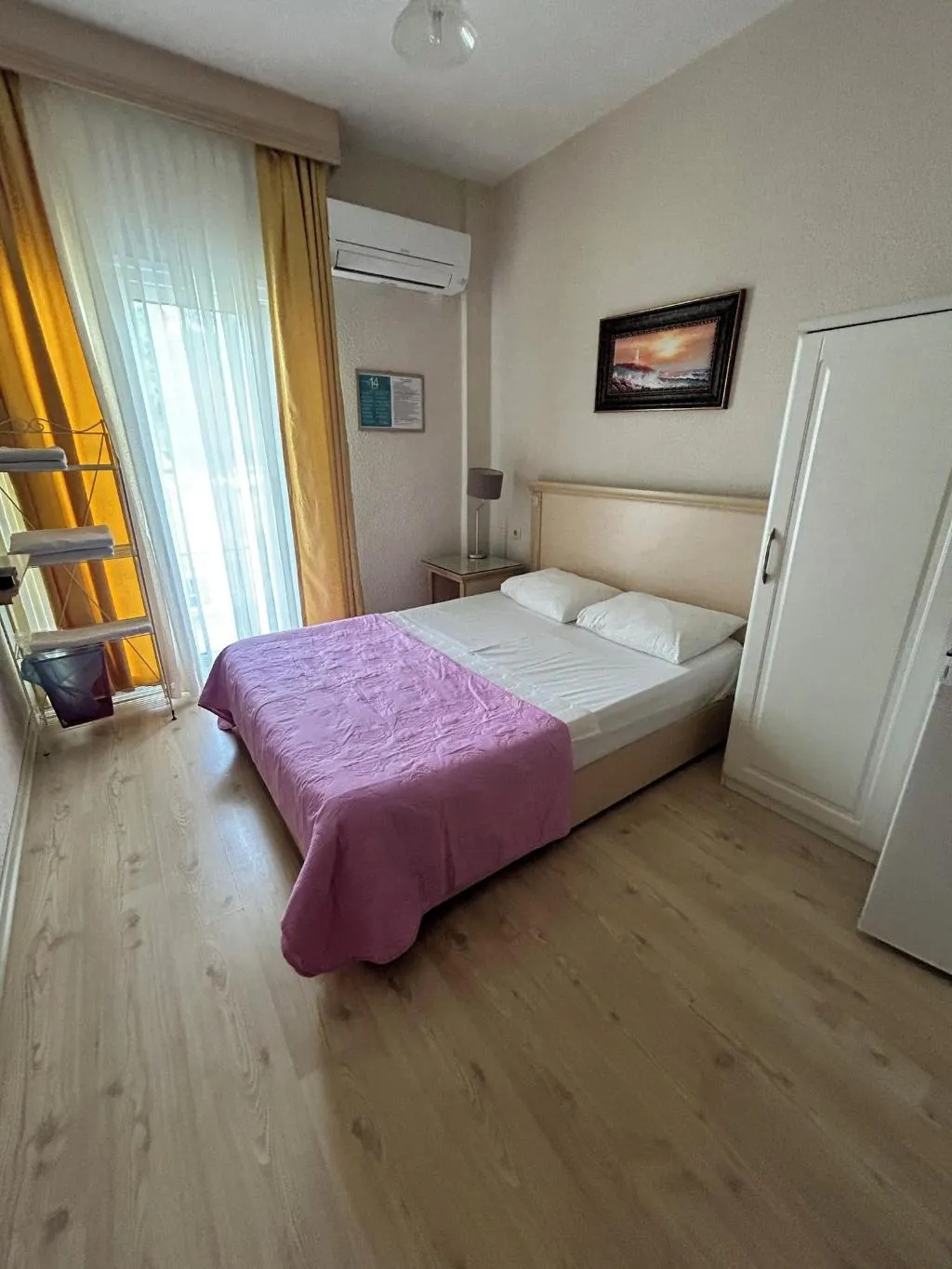 Room, Melaike, Izmir