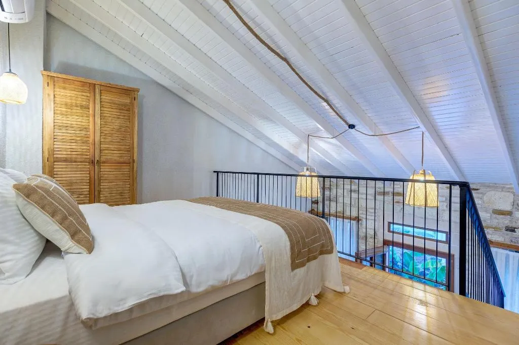 Room, Navali̇a Otel, Izmir