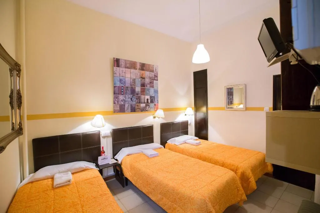 Room, Nuevo Suizo, Seville