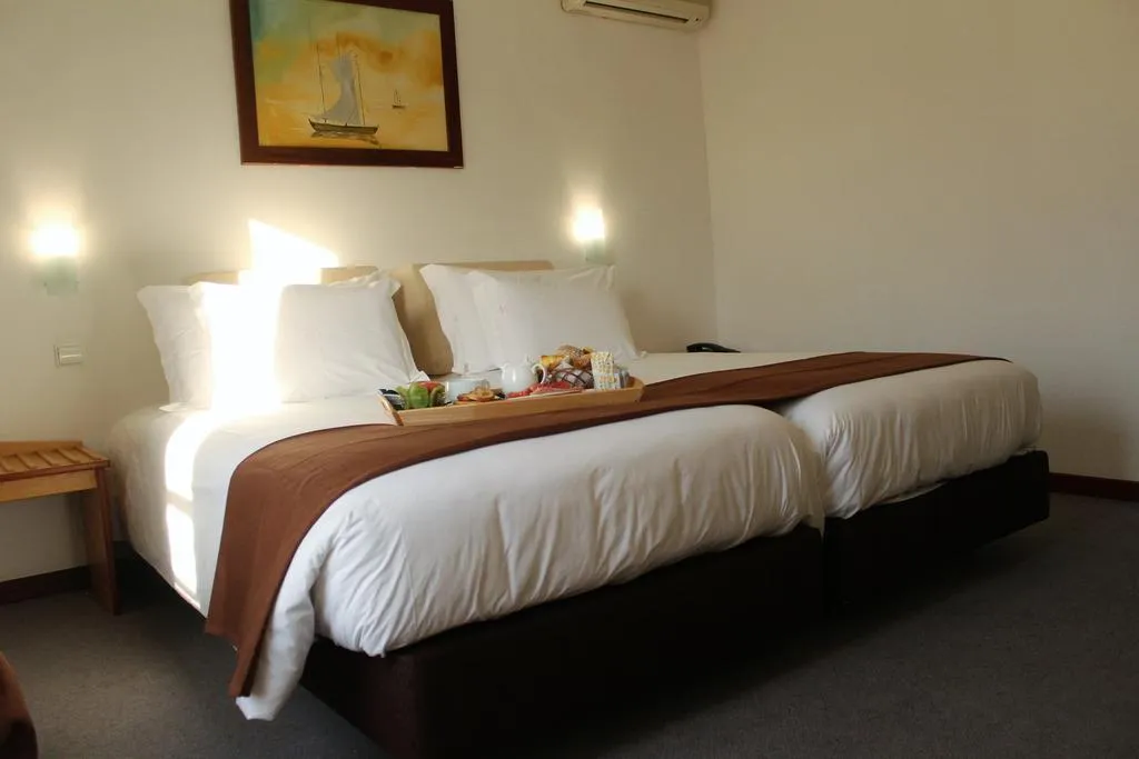 TRIPLE SUPERIOR Room, Estoril 7, Lisbon
