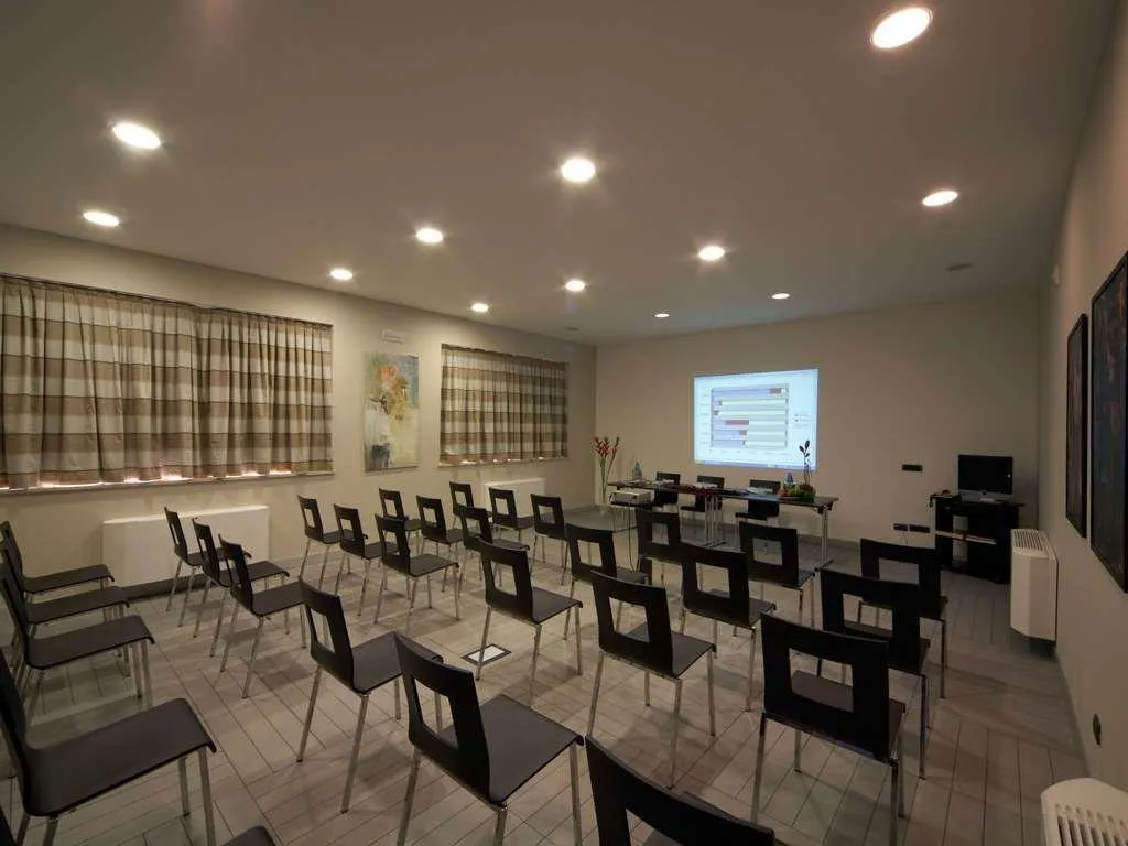 Room, Montini, Milan