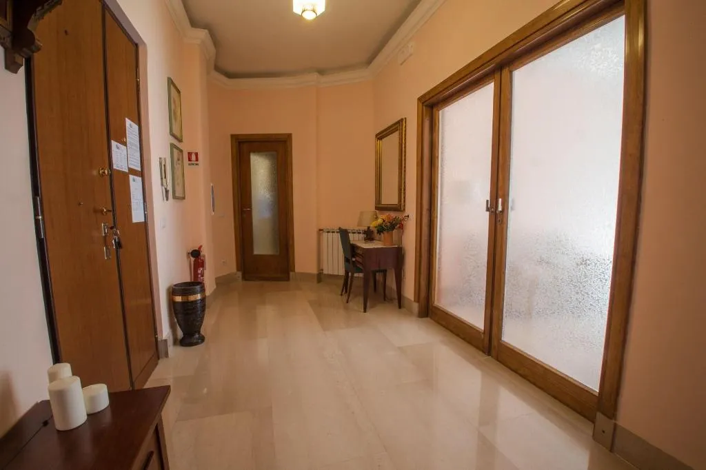 Lobby, Desiderio Di Roma, Naples