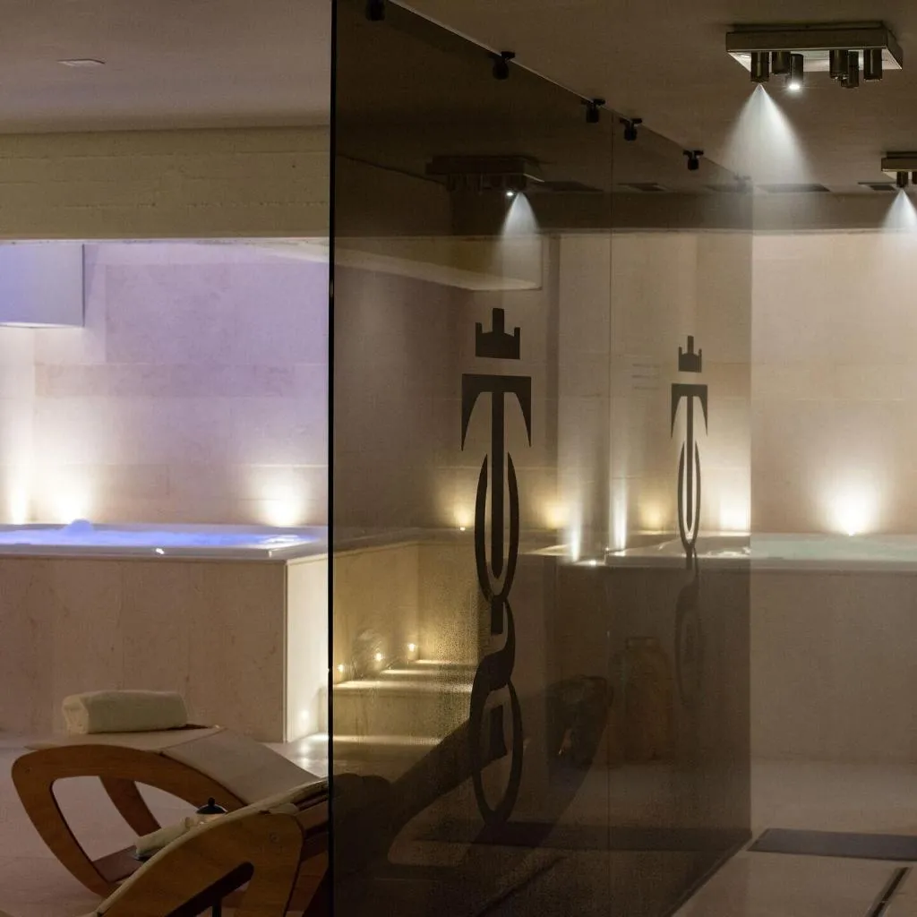 Sports and Entertainment, Gold Tower Lifestyle Hotel, Naples