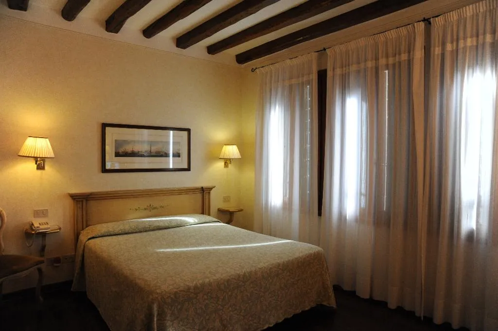DOUBLE STANDARD Room, Hotel Bisanzio, Venice