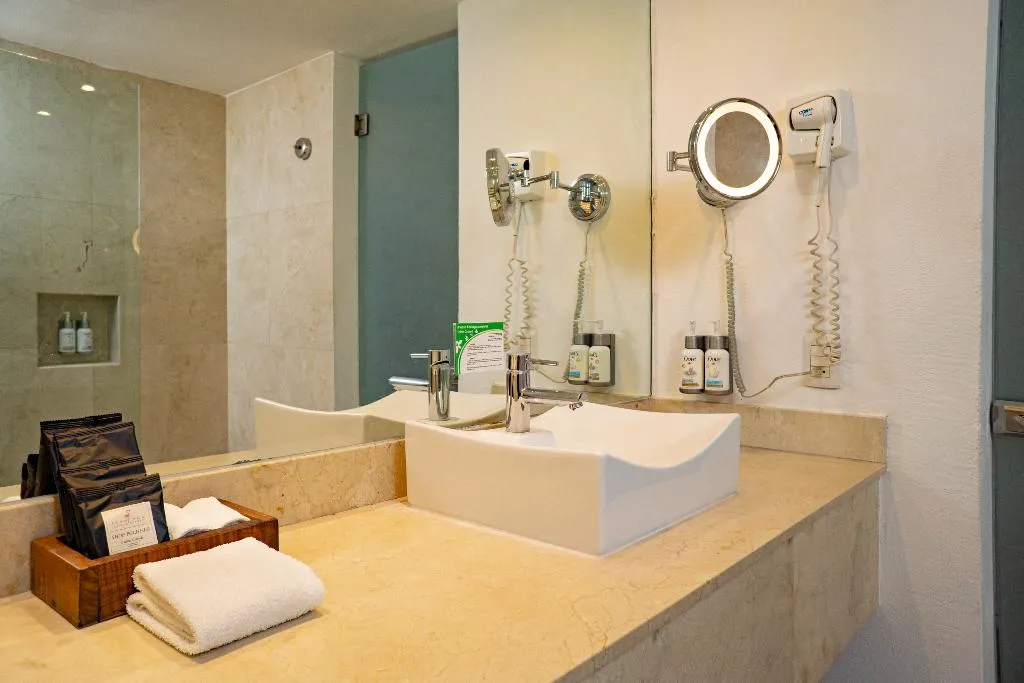 DOUBLE DELUXE POOL VIEW Room, Flamingo Cancun All Inclusive, Cancun Area