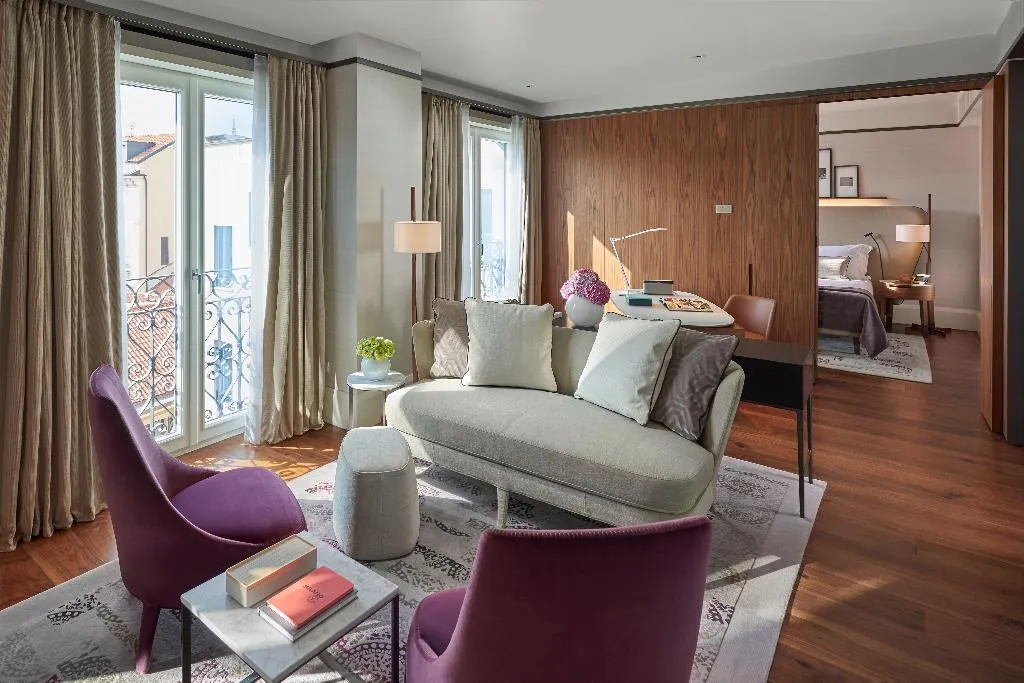 SUITE KING SIZE BED Room, Mandarin Oriental Milan, Milan