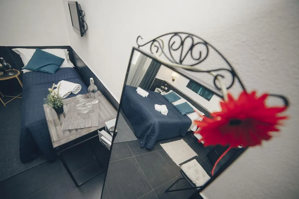 TRIPLE STANDARD Room, Ideal, Naples