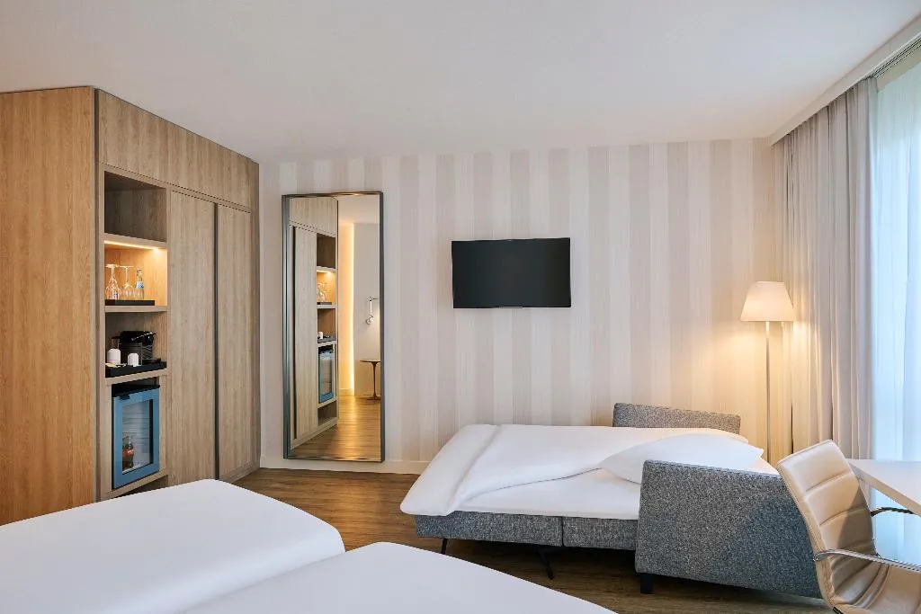 FAMILY ROOM STANDARD Room, NH Berlin Alexanderplatz, Berlin