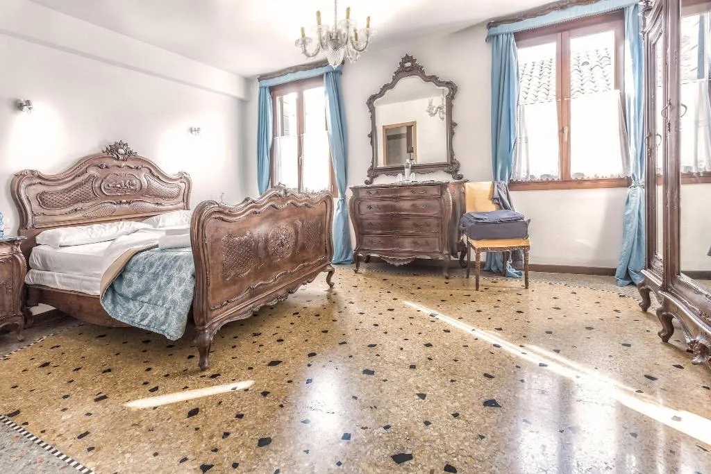 Room, Ai Bareteri, Venice