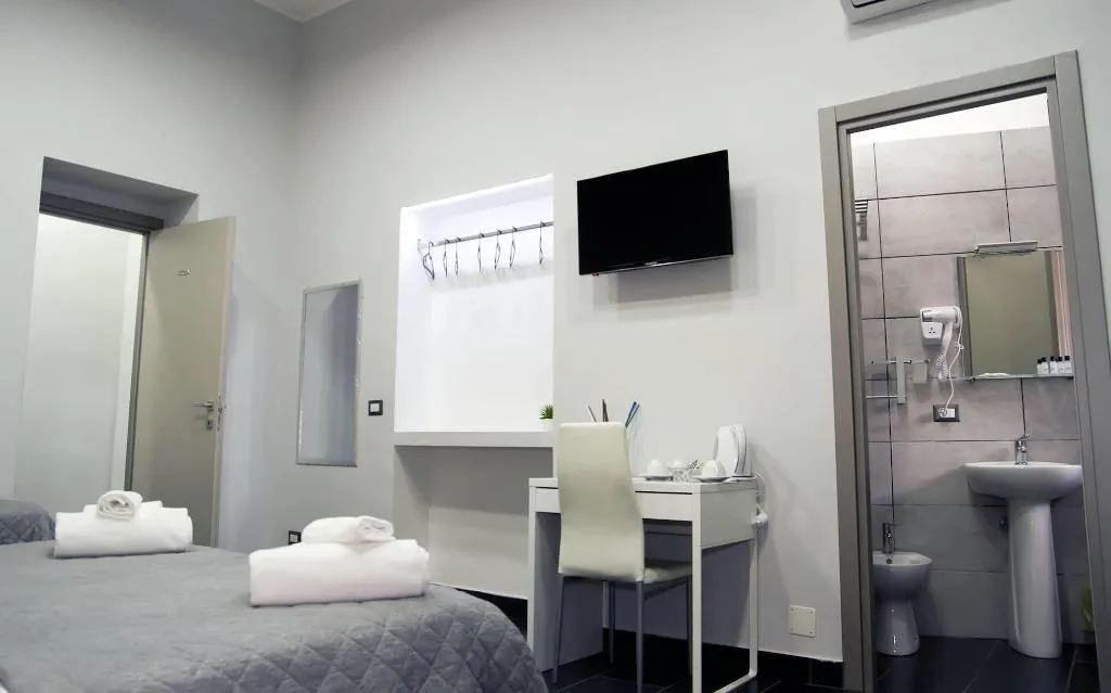 Room, B&B Napoli Binario1, Naples