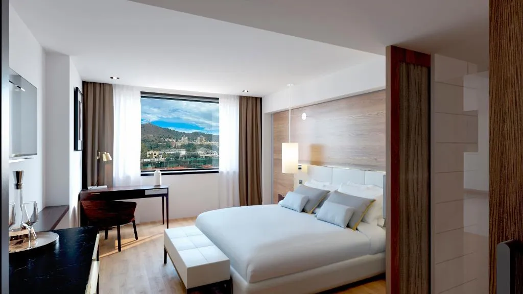 DOUBLE DELUXE Room, Torre Melina Gran Melia, Barcelona