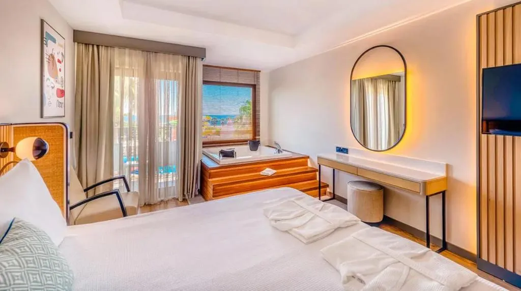 DOUBLE WITH JACUZZI Room, Belek Beach Resort, Antalya