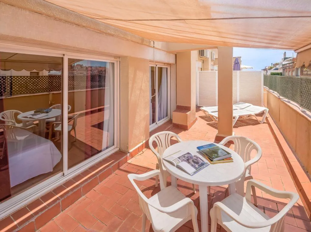 Terrace, Aparthotel Bertran, Barcelona