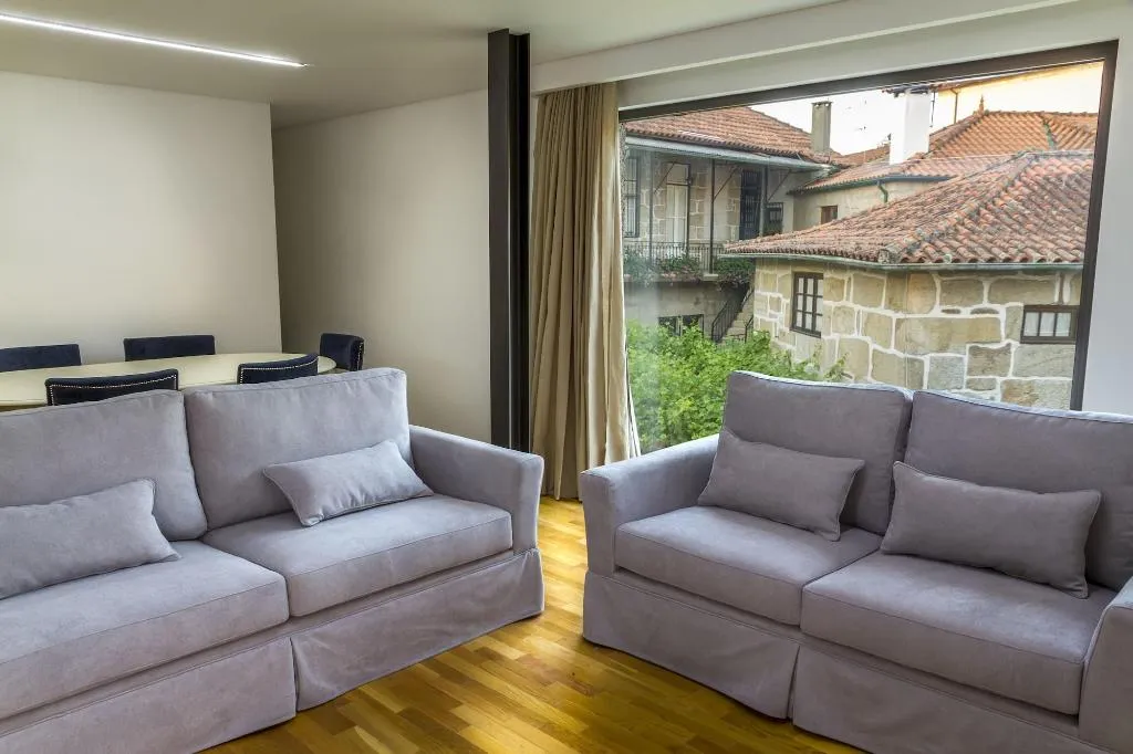 Sports and Entertainment, Casa das Mourôas, Porto