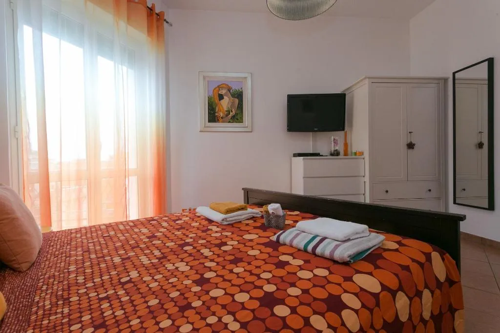 Room, La Duchessa A Roma, Rome