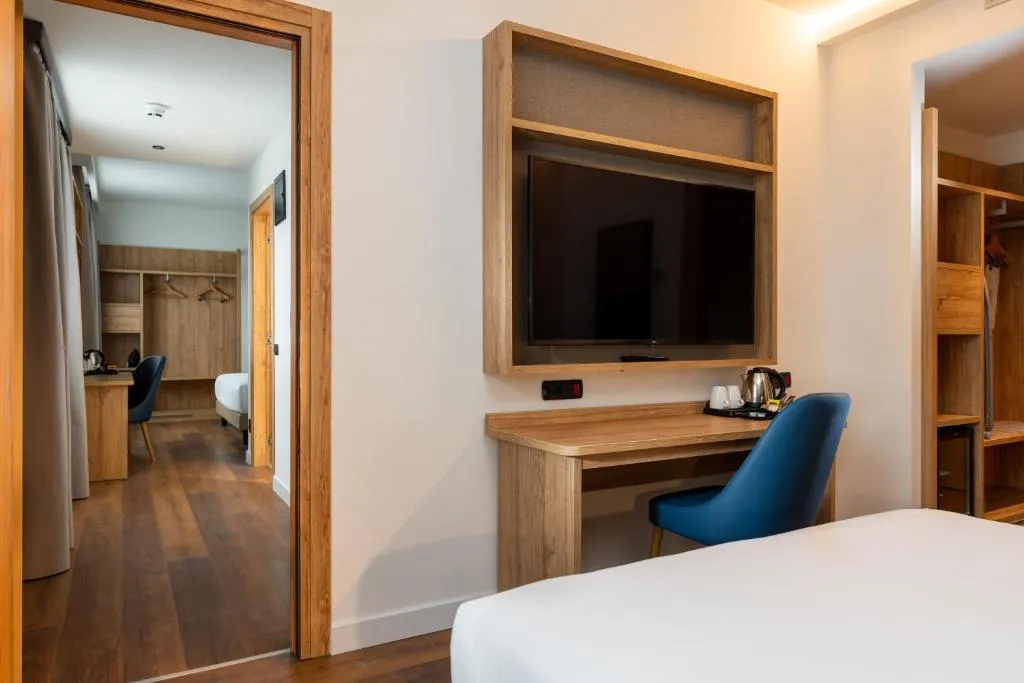 DOUBLE KING SIZE BED Room, Hilton Garden Inn Milan Malpensa, Milan
