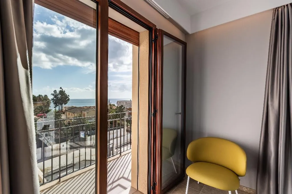 Room DELUXE SEA VIEW WITH BALCONY Room, Hotel Netum Mare, Catania