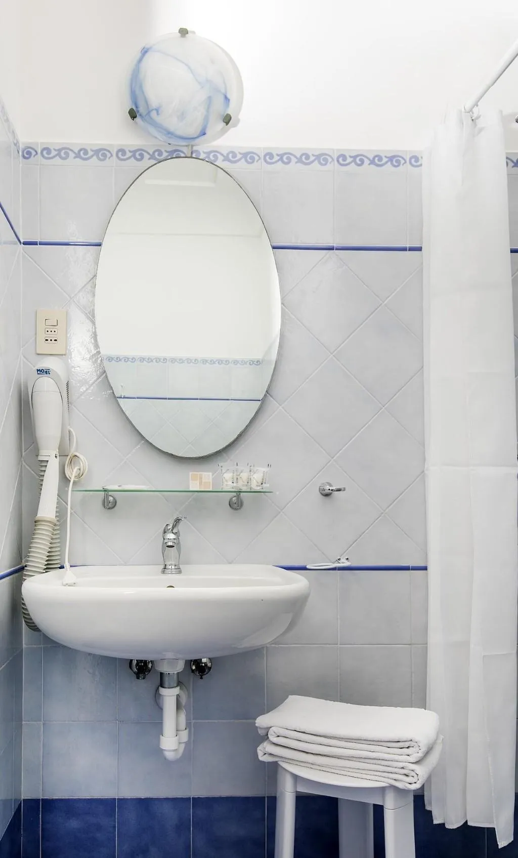 Room, Pupetto, Naples