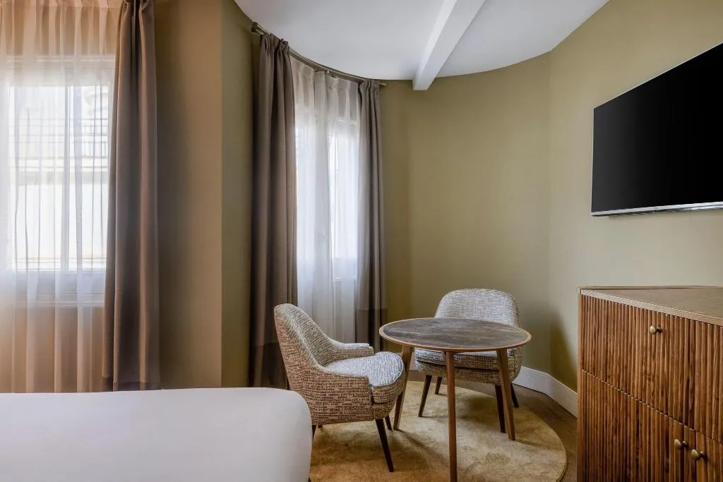 DOUBLE DELUXE QUEEN BED Room, AC Hotel Palacio del Retiro Autograph Collection, Madrid