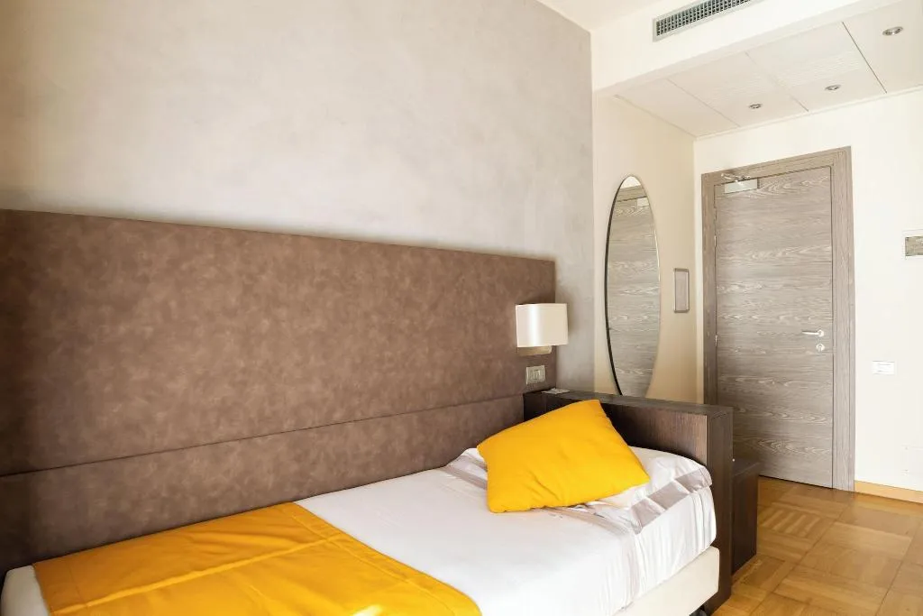 SINGLE STANDARD Room, Hotel Como, Milan