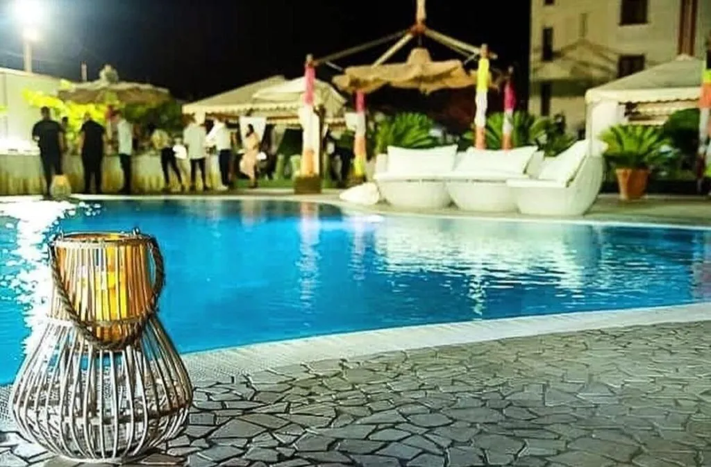 Pool, Vassallo Park, Naples