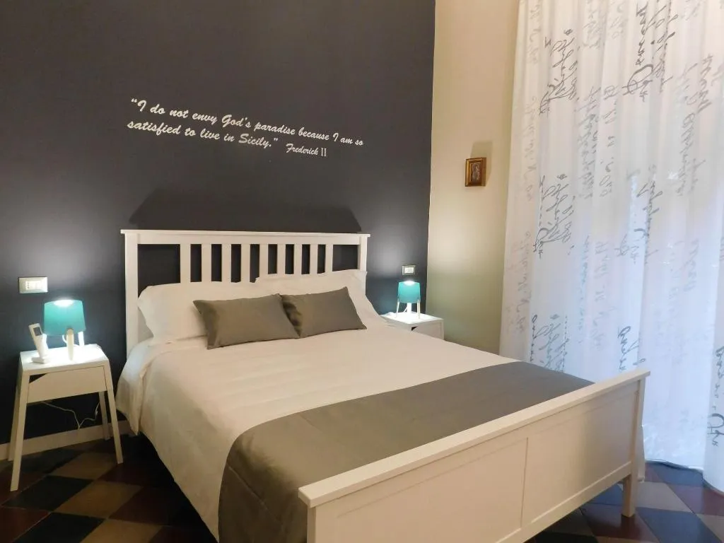 Room, Corte dei medici - Palace, Catania
