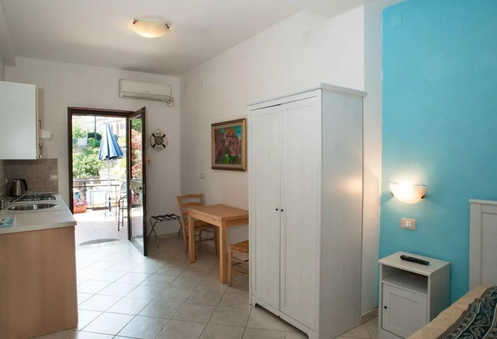 Room, B&B La Nave, Naples