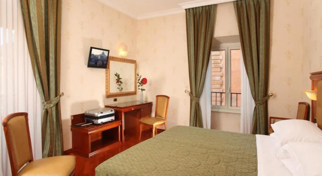 TRIPLE STANDARD Room, Serena, Rome