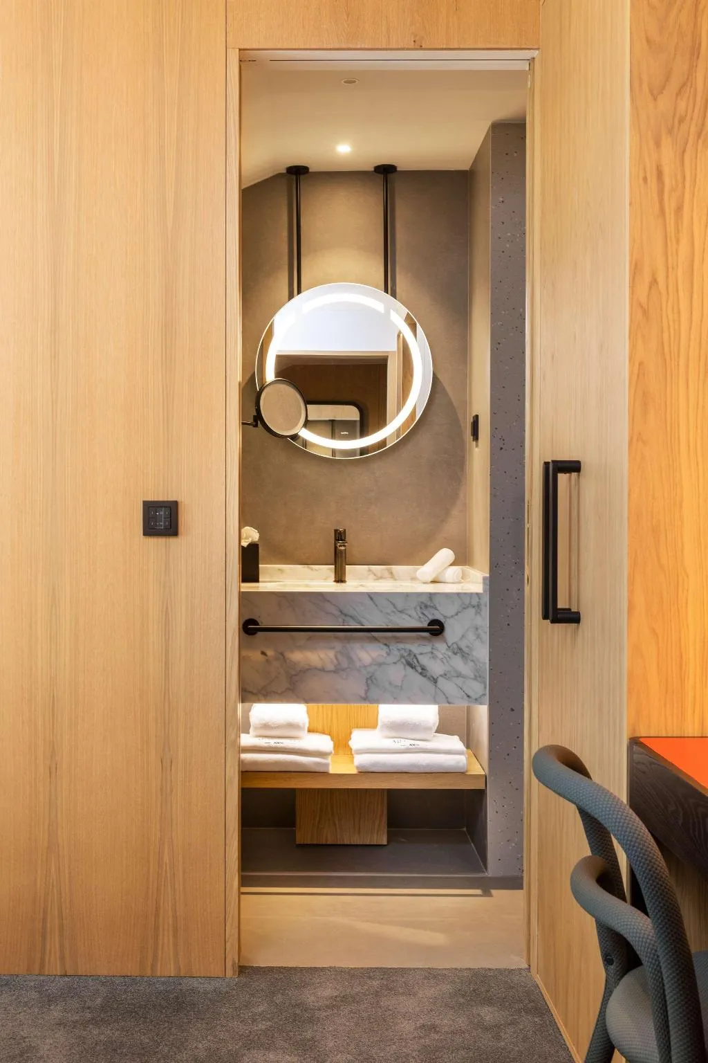 Room GUEST ROOM QUEEN BED Room, Arts Hotel Porto, Tapestry Collection By Hilton, Porto
