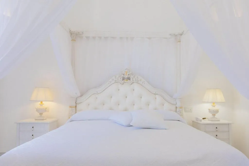Room, La Bizantina, Naples