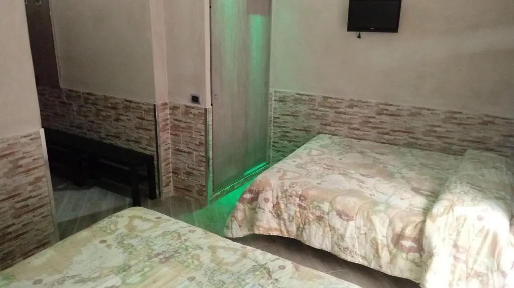 Room, Pensione Enea, Naples