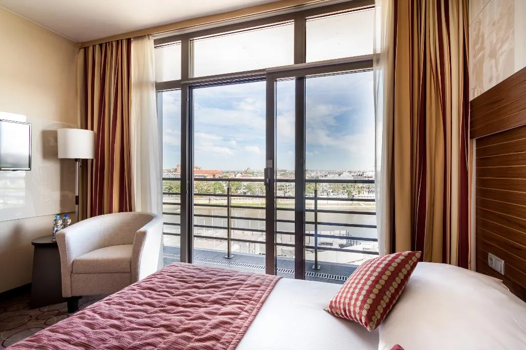 Double or Twin STANDARD Room, Qubus Hotel Krakow, Krakow