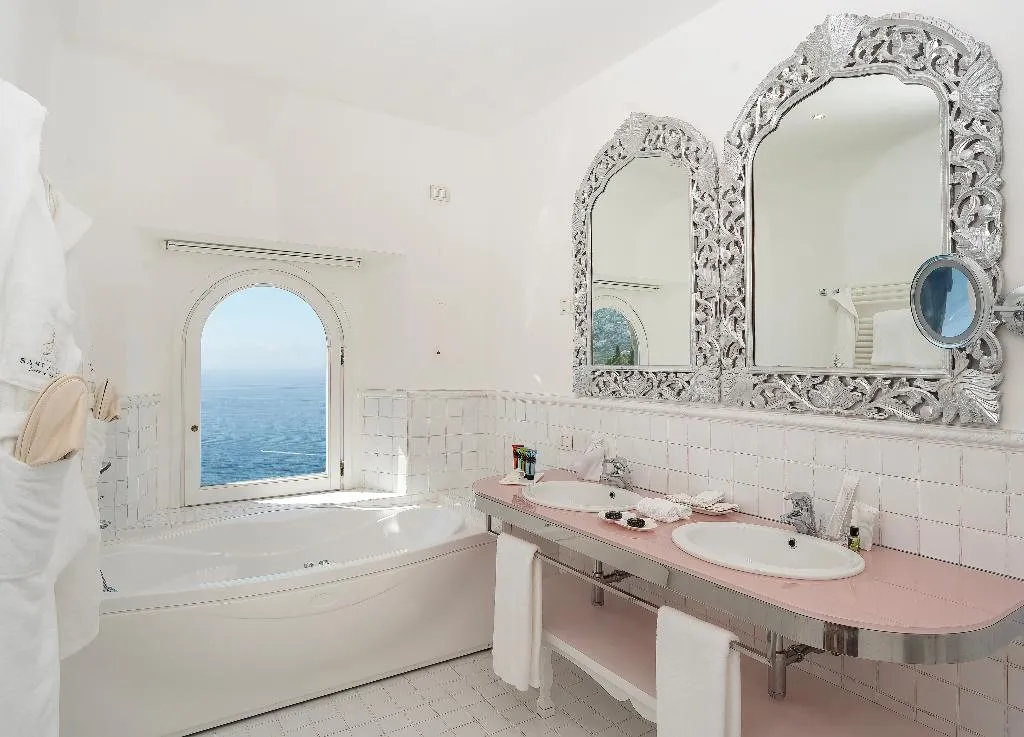 JUNIOR SUITE SUPERIOR SEA VIEW Room, Hotel Piccolo Sant'Andrea, Naples