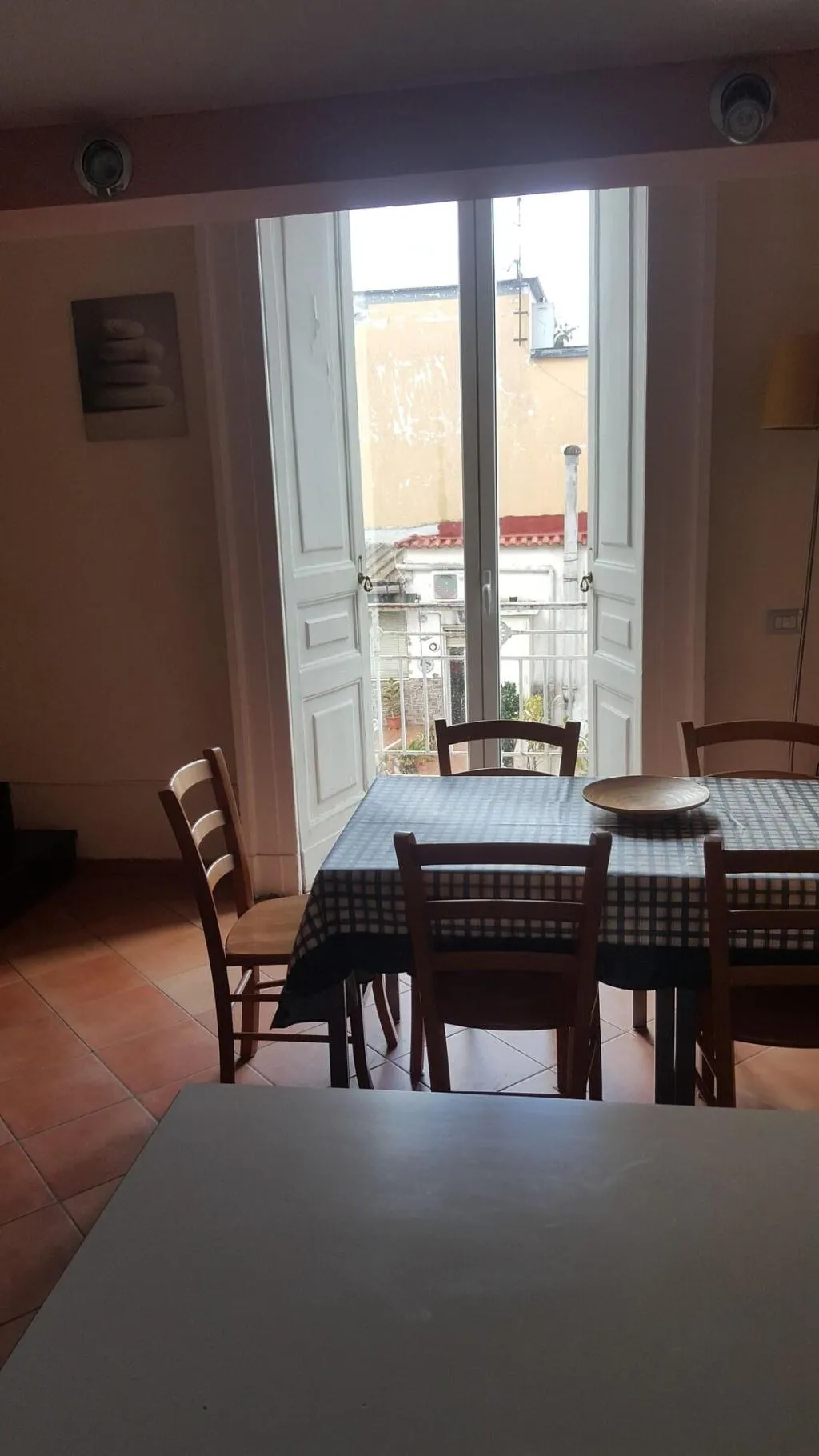 Room, Miseria e Nobiltà, Naples