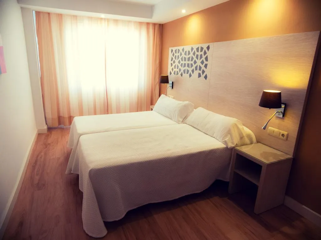 APARTMENT SEA VIEW CAPACITY 3 Room, Puerto Azul Marbella, Costa Del Sol