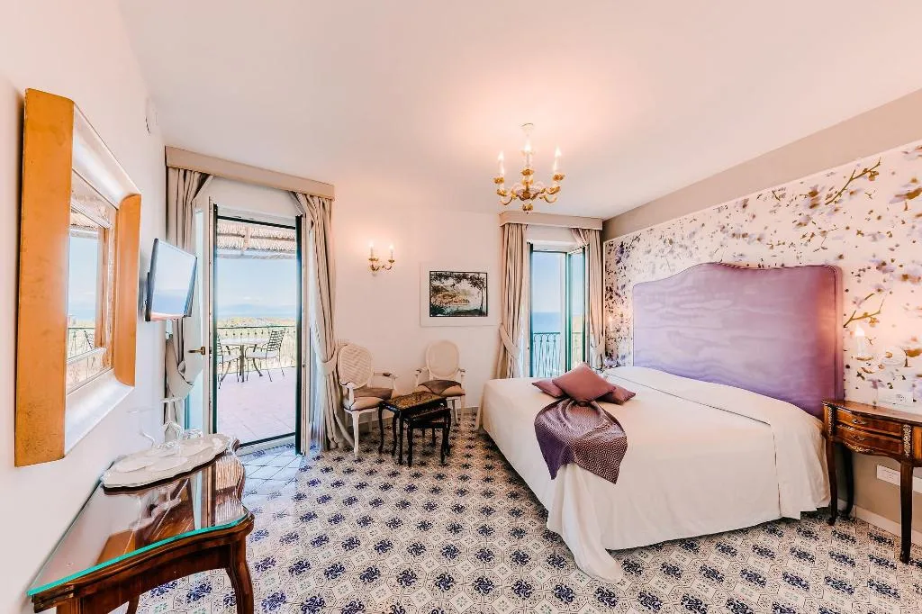 Room, Palazzo Pascal, Naples