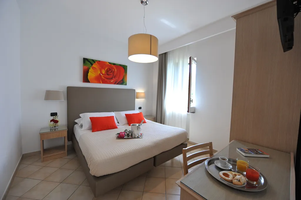 DOUBLE SINGLE USE GARDEN VIEW Room, Relais Francesca, Naples