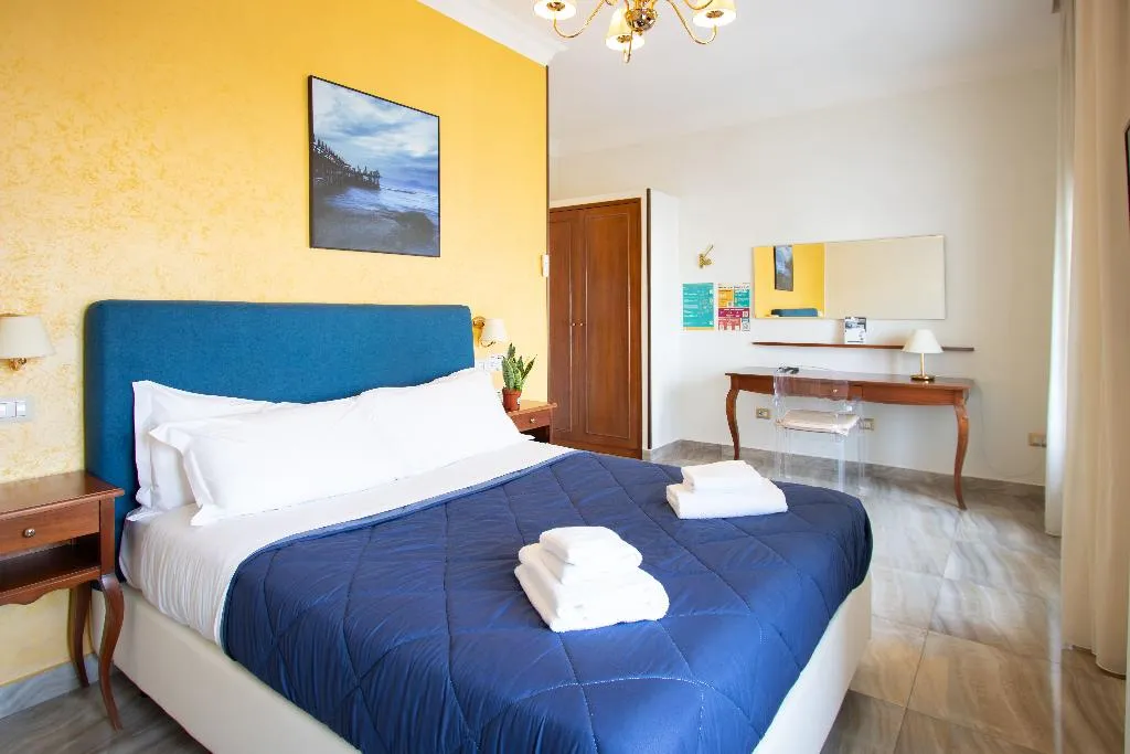 DOUBLE SUPERIOR Room, Ostello Bello Napoli, Naples
