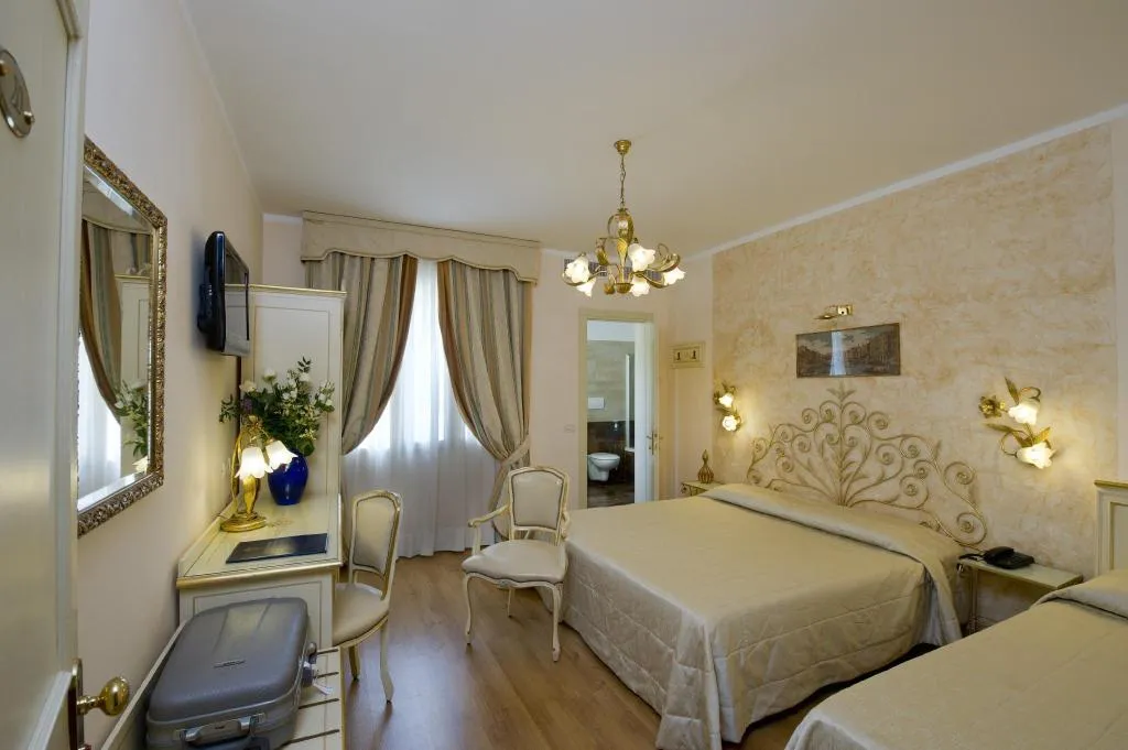 Room, Viktoria Palace, Venice
