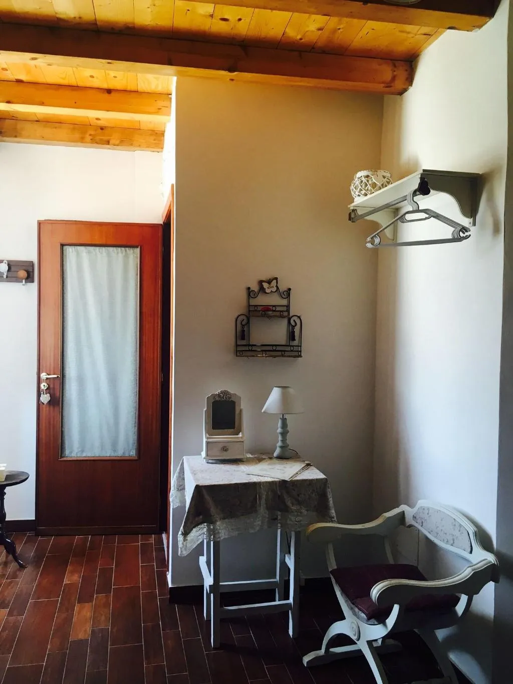 Room, B&B PompeiLog, Naples