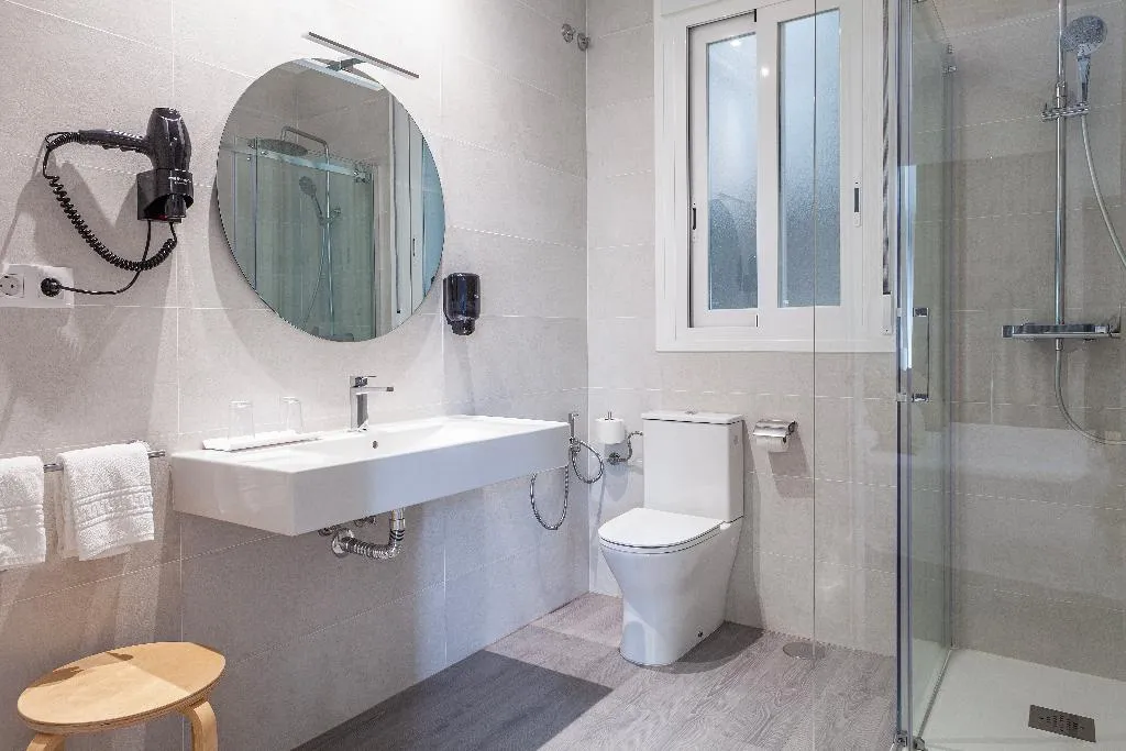 Room, Mediodia, Madrid