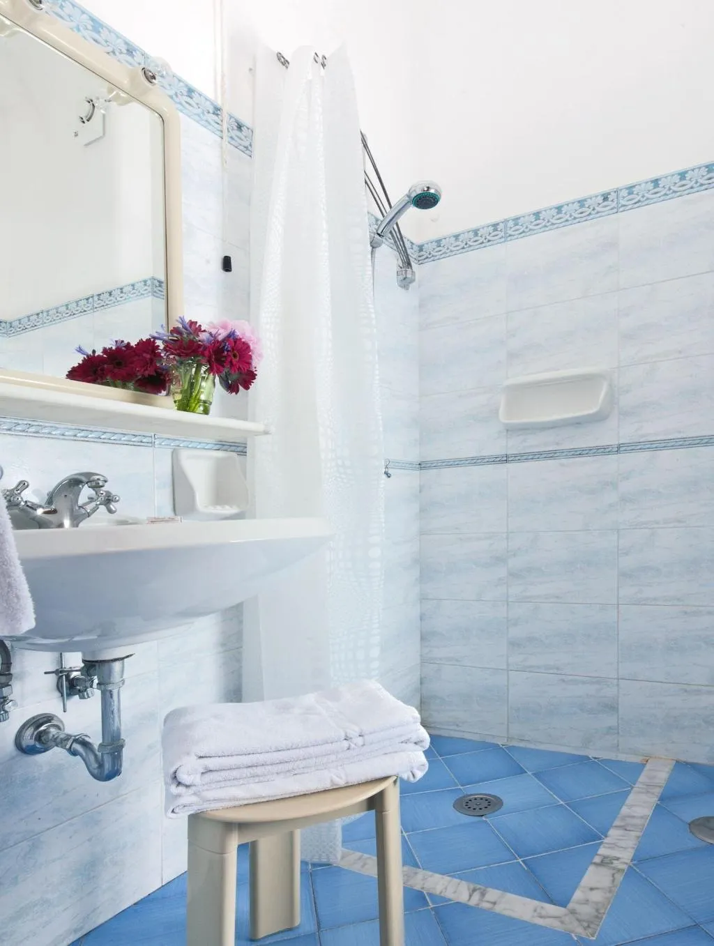 Room, Pupetto, Naples