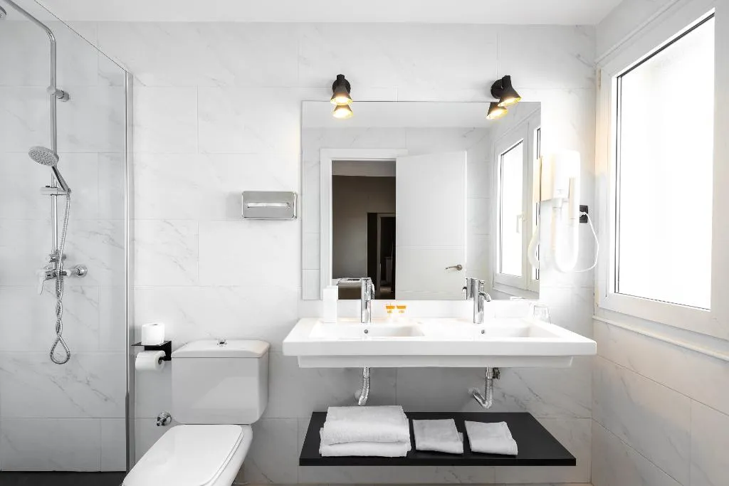 TRIPLE STANDARD Room, Cortezo, Madrid