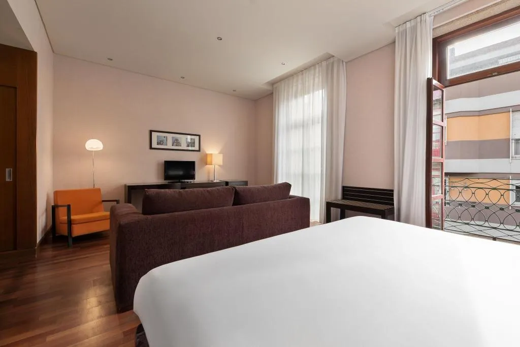 JUNIOR SUITE KING SIZE BED Room, Eurostars das Artes, Porto